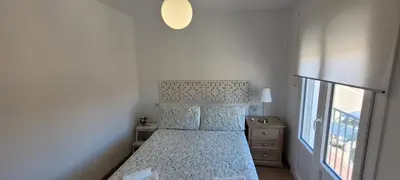 a bedroom with a bed and a dresser and a window at APARTAMENTOs IGLESIA DE SANTIAGO in Jerez de la Frontera