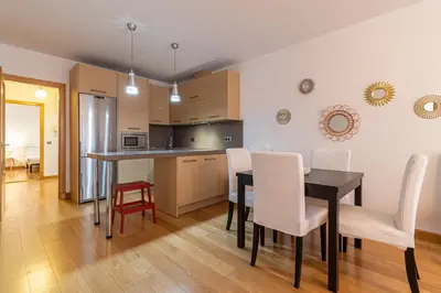 a kitchen and dining room with a table and chairs at Allo Apartments Valdespino Parking Centro 2 Habitaciones in Jerez de la Frontera