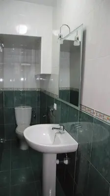 a bathroom with a sink and a toilet and a mirror at Apartamento en el centro in Sanlúcar de Barrameda