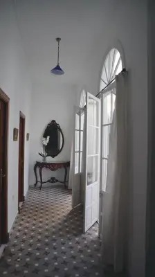 a hallway with a door and a table in a room at Apartamento en el centro in Sanlúcar de Barrameda