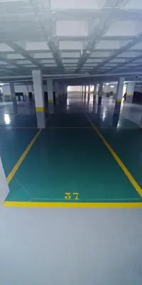 a gymnasium with a green floor in a building at Apto Playa de Regla, primera linea, Parking, AA y wifi in Chipiona