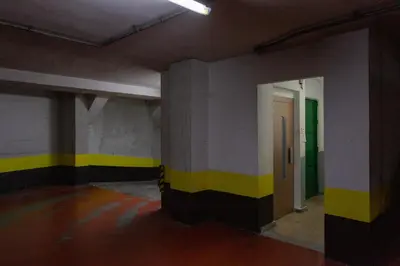 an empty room with yellow and white stripes on the walls at GAVIOTA Family Home free parking by Cadiz4Rentals in Cádiz