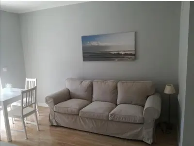 a living room with a couch and a table at Bonito piso in Puerto Real