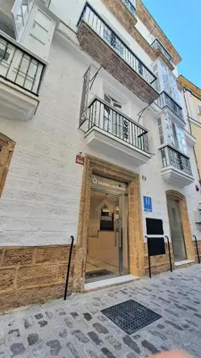 a building with a door and a balcony at Casual con Duende Cadiz in Cádiz