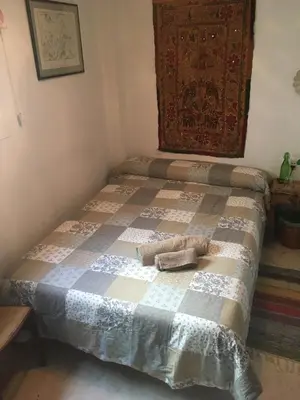 a bedroom with a bed with two towels on it at Homestay en Plaza Candelaria, Casco Antiguo in Cádiz