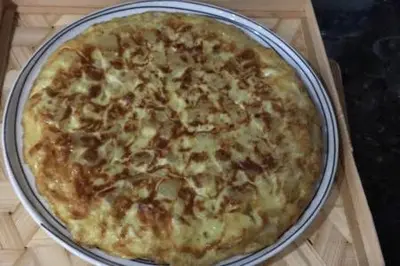a pizza sitting on top of a table at Homestay en Plaza Candelaria, Casco Antiguo in Cádiz