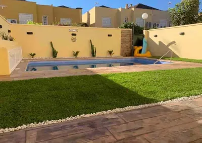 a backyard with a swimming pool in a yard at VIVE JEREZ Casa de lujo con piscina y barbacoa en la mejor zona de Jerez de la Frontera in Jerez de la Frontera