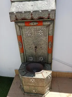 a wooden box with a fountain in a room at Villa casa blanca luxury spa con piscina privada y jacuzzi privado in Chiclana de la Frontera