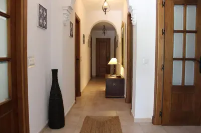 a hallway with two vases sitting on the wall at Villa andaluza en zona Playa Barrosa con piscina y barbacoa in Chiclana de la Frontera