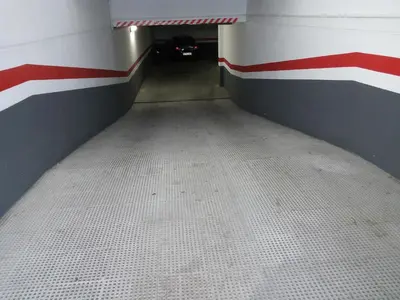 a tunnel with a car parked in a parking lot at Apartamento Fenicia con aparcamiento incluido Vistas al mar in Cádiz