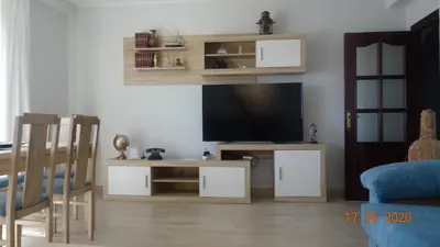 a living room with a flat screen tv on a table at Apartamento Fenicia con aparcamiento incluido Vistas al mar in Cádiz