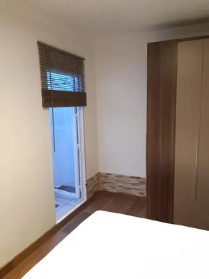 an empty room with a window and a door at Apartamento Zona Carrefour in El Puerto de Santa María