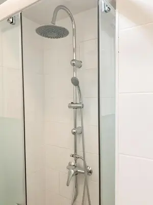a shower with a shower head in a bathroom at Apartamento Centro Costa de la Luz in Sanlúcar de Barrameda