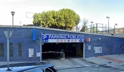 a parking pull up to a parking garage at BLUE Atlantic Family Home by Cadiz4Rentals in Cádiz