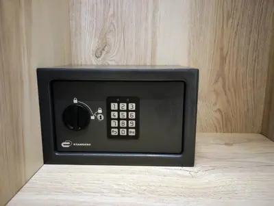 a black microwave oven sitting on top of a counter at Cielo y Mar infinito in El Puerto de Santa María