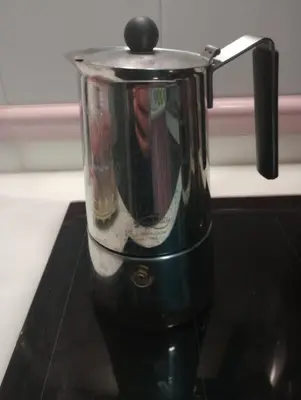 a blender sitting on top of a counter at Cielo y Mar infinito in El Puerto de Santa María