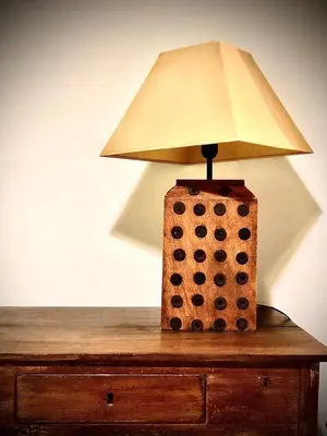 a lamp sitting on top of a wooden table with a lampshade at La Alberca de Fariñas in Sanlúcar de Barrameda