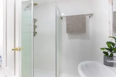 a bathroom with a shower and a sink at Duplex Terraza Rivera Marisco 2 Dormitorios 2 Baños in El Puerto de Santa María