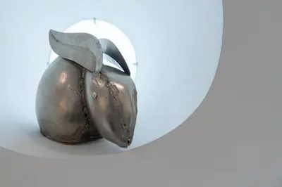 an old helmet with a bow on a white wall at Apartamento Cadiz Wonderland in Cádiz