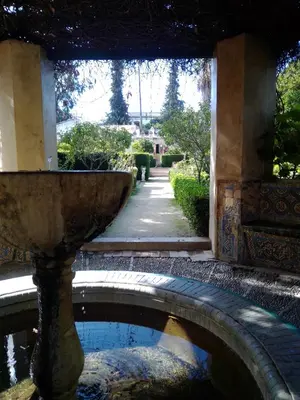a fountain in the middle of a garden at La Puerta Azul in Bornos
