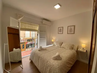 a bedroom with a bed with two towels on it at Sánchez Home, Pleno Centro in Sanlúcar de Barrameda