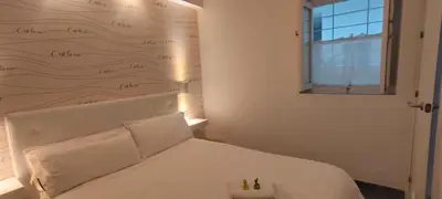 a bedroom with a bed with two towels on it at El rinconcito de Robles in Cádiz