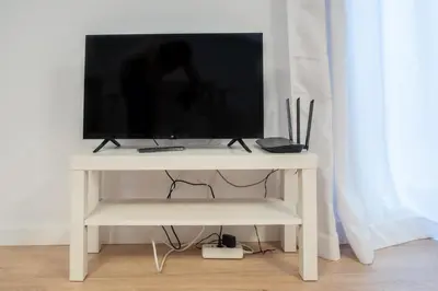 a white table with a tv on top of it at Apartamento Colon en Cadiz in Cádiz