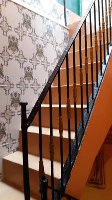 a staircase with a patterned wall at Apartamento Puerta al Mar in Cádiz