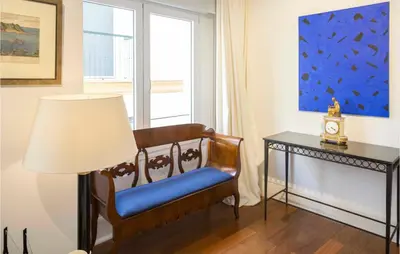 a room with a chair and a table and a window at Casa Hernán in Cádiz