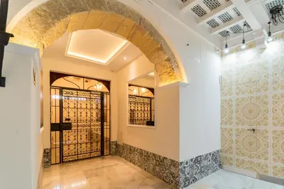a tasting room with a door to a wine cellar at Fabio Catedral I in Cádiz