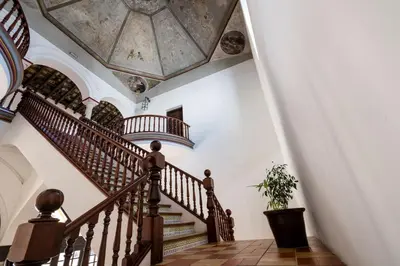 a staircase in a house with a ceiling at Apartamento Historico Garaje y WIFI in Sanlúcar de Barrameda