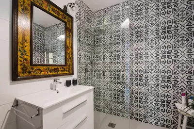 a bathroom with a mirror and a white sink at Apartamento Historico Garaje y WIFI in Sanlúcar de Barrameda
