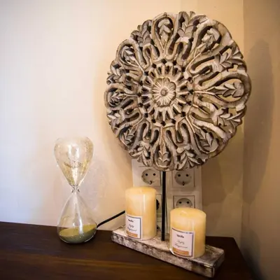 a clock and two candles on a wooden table with a clock at Santo Tomás A Ha Apartment in Cádiz