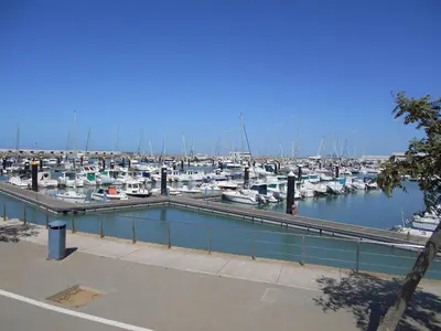 a marina filled with lots of boats in the water at 300-Meter-bis-zum-Strand-Caracola-Wohnung-mit-Garten in Chipiona