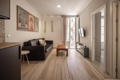 a living room with a couch and a table at Apartamento Entrecatedrales in Cádiz