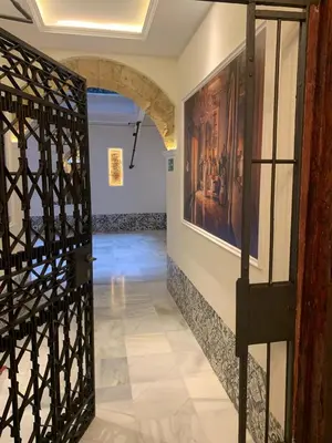 a hallway with a door and a painting on the wall at Apartamento Entrecatedrales 2 in Cádiz