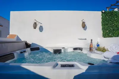 a bath tub with water in the middle at Atico & Jacuzzi CRUZ by Cadiz4Rentals in Cádiz