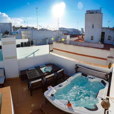 a hot tub on the roof of a building at Atico & Jacuzzi CRUZ by Cadiz4Rentals in Cádiz