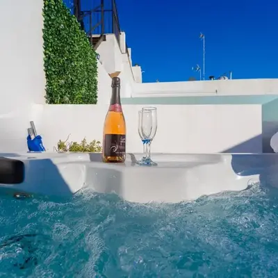 Atico & Jacuzzi CRUZ by Cadiz4Rentals