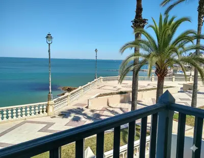 a view of the beach from a balcony at Casa mirando al mar, hermosas vistas. in Chipiona