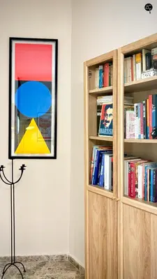 a room with a book shelf with books at Cadiz Cinema Grupo AC Gestion in Cádiz