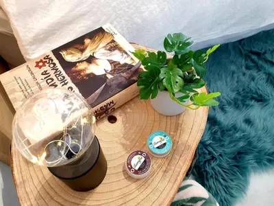 a wooden tray with a book and a plant on it at Sherryflat Jarana- Parking in Jerez de la Frontera