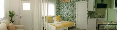a small room with a bed and a kitchen at R&B Puerto Sherry Beach in El Puerto de Santa María