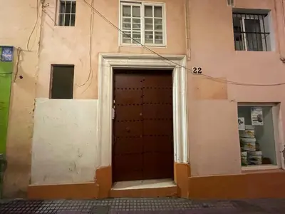 a door in the side of a building at Apartamento Nebro Estrella, En el Corazón de Cádiz in Cádiz