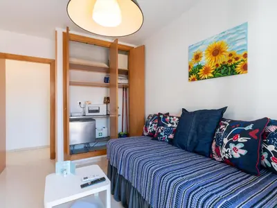 a living room with a couch and a table at Apartamento LABORT Apartamento Boutique in Cádiz