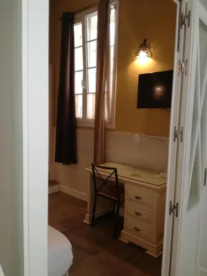 a room with a desk and a window and a chair at Centro Histórico con parking Cádiz in Cádiz