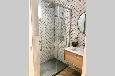 a bathroom with a sink and a mirror at GATU PREMIUM Villa Libertad in Cádiz