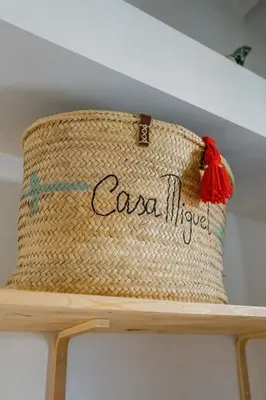 a straw purse sitting on top of a shelf at Casa Miguel - Apartamento 5 in Sanlúcar de Barrameda