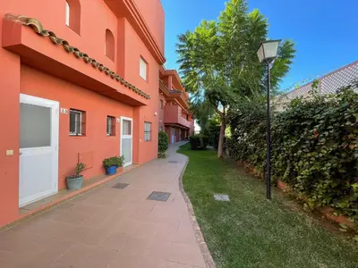 a sidewalk next to a orange building with a street light at Apartamento Vista Hermosa en Punta Candor con piscina y Wifi in Rota