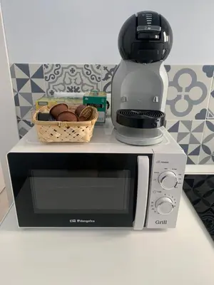 a coffee maker sitting on top of a microwave at Caleta Dreams. Apartamento a estrenar. A 60 metros Playa in Cádiz